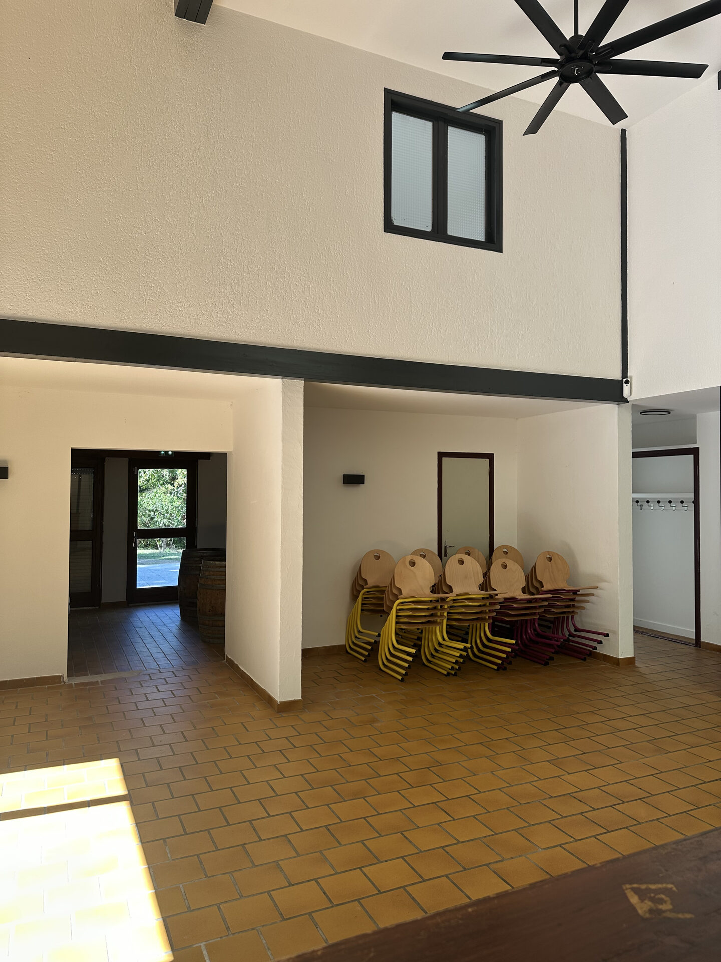 Salle de réception du domaine, vue d'ambiance
